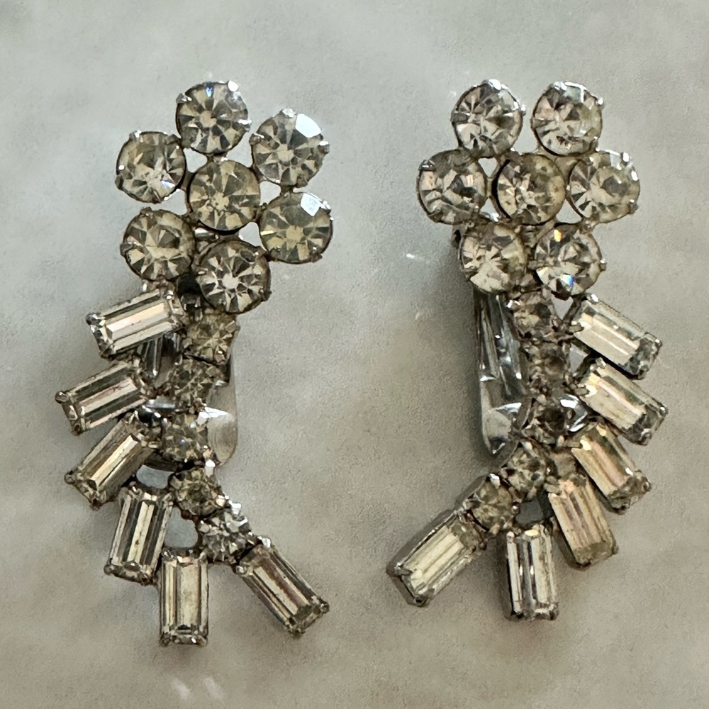1950S LARGE WING SHAPED CLIPS W/ RECTANGLE CUT RHINESTONES